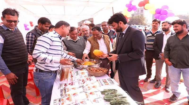 नीमच में साप्ताहिक जैविक हाट बाजार शुरू: कलेक्टर ने किया शुभारंभ, किसानों को मिला नया मंच