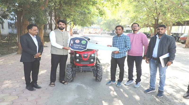 बागवानी यंत्रीकरण योजना: नीमच के किसान उज्जवल को 37% अनुदान पर मिला मिनी ट्रैक्टर