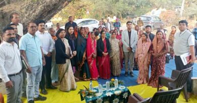 रायपुर: कृषि उत्पादन आयुक्त ने गांव-गांव जाकर कृषि योजनाओं व फसल चक्र परिवर्तन का किया अवलोकन