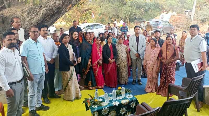 रायपुर: कृषि उत्पादन आयुक्त ने गांव-गांव जाकर कृषि योजनाओं व फसल चक्र परिवर्तन का किया अवलोकन