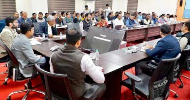 जल संचय में किसानों को प्रेरित करें, इसमें नियमित रूप से कार्य किये जाएं