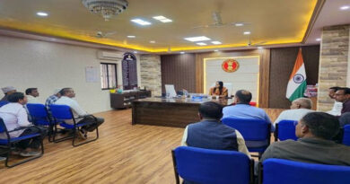 बड़वानी जिले के मिर्च उत्पादक किसानों से कलेक्टर ने की चर्चा