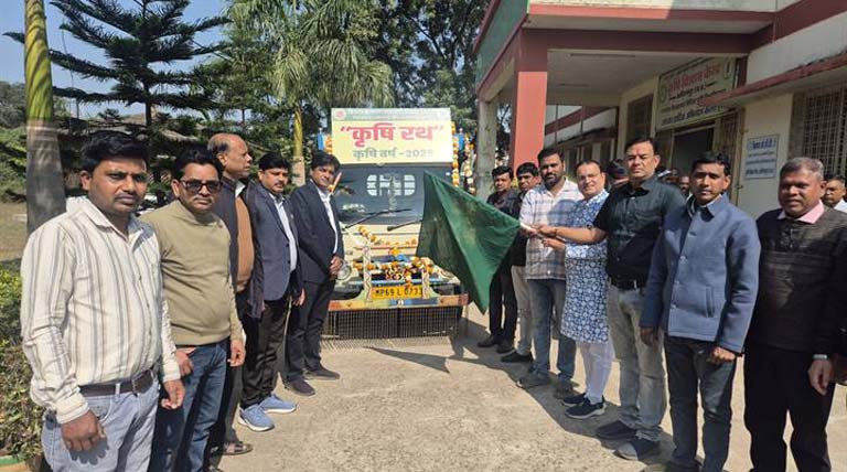 कृषि अधिकारियों के संयुक्त दल ने ग्रामों का किया भ्रमण