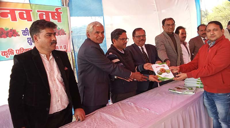 कृषि अधिकारी सेवा मानकर कार्य करें - श्री भगत