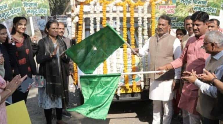 इंदौर में मंत्री श्री सिलावट ने कृषि रथ को हरी झंडी दिखाकर किया रवाना