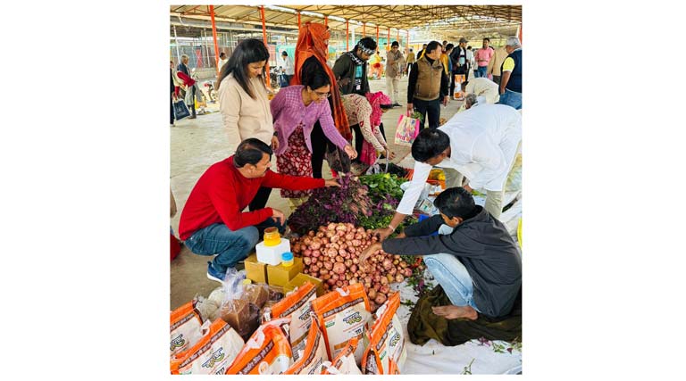 छिंदवाड़ा में लगा साप्ताहिक जैविक हाट बाजार