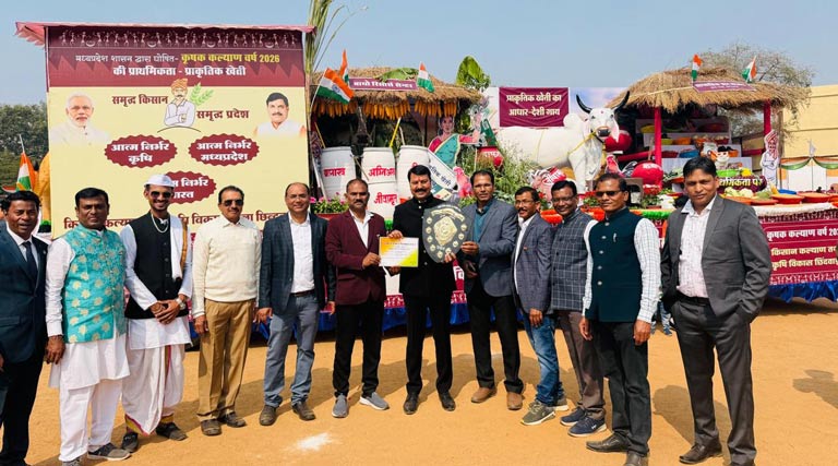 कृषि विभाग छिंदवाड़ा की झांकी को मिला प्रथम पुरस्कार