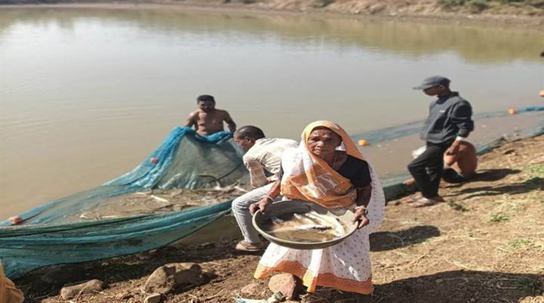 मत्स्य पालन में डिंडोरी जिले की प्रेमवती को मिला राज्य स्तरीय सर्वोत्तम कृषक पुरस्कार