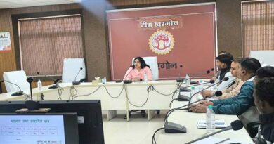 खरगोन कलेक्टर ने हार्वेस्टर ऑपरेटर एवं गौशाला संचालकों के साथ बैठक की