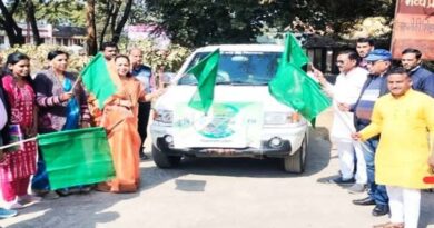 खंडवा जिले में कृषि रथों को हरी झंडी दिखाकर रवाना किया  