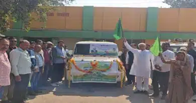 खरगोन में कृषि रथों को ग्रामों के लिए किया रवाना