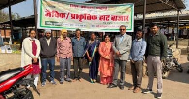 पांढुर्ना में जैविक हाट बाजार से कलेक्टर ने की खरीदी