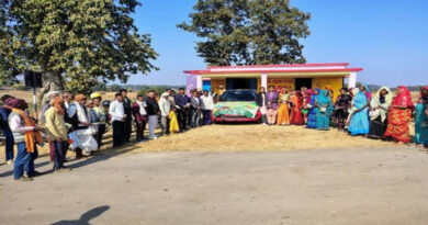 कृषि रथ से किसानों को जैविक खेती एवं नवीन तकनीकों की जानकारी दी