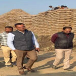 कटनी कलेक्टर ने उपार्जन केंद्रों का किया औचक निरीक्षण , मिली लापरवाही  