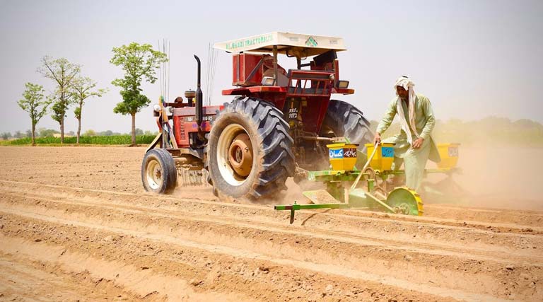 स्ट्रा रीपर के लिए 2 फरवरी तक आवेदन आमंत्रित