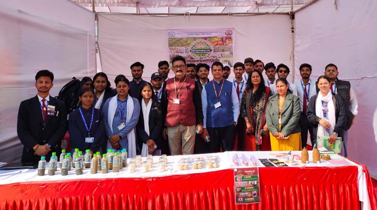 गुलाब महोत्सव में IEHE भोपाल के कृषि उत्पादों की धूम, AI आधारित ‘फसल केयर’ ऐप बना आकर्षण