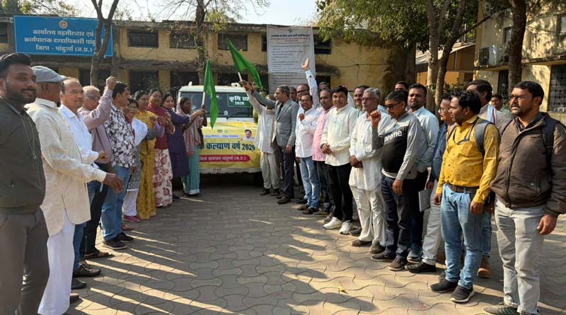 पांढुर्ना में कलेक्टर ने दिखाई कृषि रथ को हरी झंडी