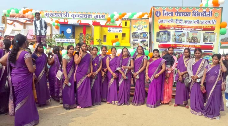 उज्जैन में मुख्यमंत्री ने किया ड्रोन दीदी रूपाली को सम्मानित