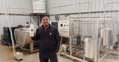 निखिल के डेयरी उद्योग से 11 लोगों को मिला रोजगार निखिल के डेयरी उद्योग से 11 लोगों को मिला रोजगार