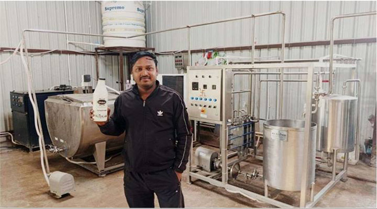 निखिल के डेयरी उद्योग से 11 लोगों को मिला रोजगार