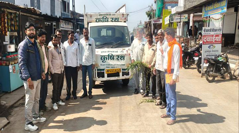 रतलाम: कृषि रथ से किसानों को दी कृषि की उन्नत तकनीकों की जानकारी