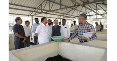 महाराष्ट्र के पूर्व राज्यपाल ने पोल्ट्री अनुसंधान निदेशालय का किया दौरा, छोटे किसानों की भागीदारी पर दिया जोर महाराष्ट्र के पूर्व राज्यपाल ने पोल्ट्री अनुसंधान निदेशालय का किया दौरा, छोटे किसानों की भागीदारी पर दिया जोर