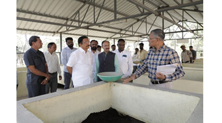 महाराष्ट्र के पूर्व राज्यपाल ने पोल्ट्री अनुसंधान निदेशालय का किया दौरा, छोटे किसानों की भागीदारी पर दिया जोर