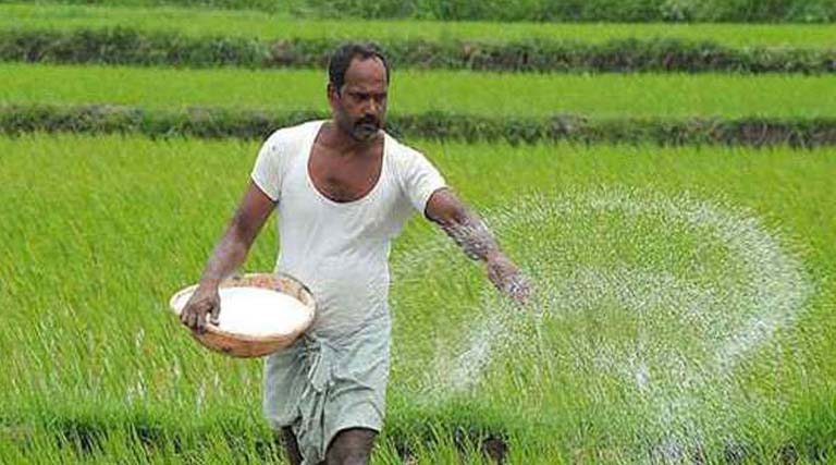 नरसिंहपुर जिले के 1733 किसानों ने ई- टोकन से उर्वरक खरीदा