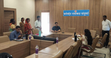 पांढुर्ना अपर कलेक्टर ने सुनी 25 आवेदकों की समस्याएं