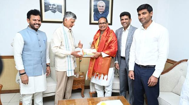  केंद्रीय कृषि मंत्री शिवराज सिंह से मिले आंध्र प्रदेश के मुख्यमंत्री चंद्रबाबू नायडू, कृषि व किसान कल्याण के मुद्दों पर की विस्तृत चर्चा