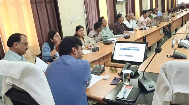 प्राकृतिक खेती फसल पैदावार के स्टॉल विक्रय हेतु लगाएं : कलेक्टर छतरपुर