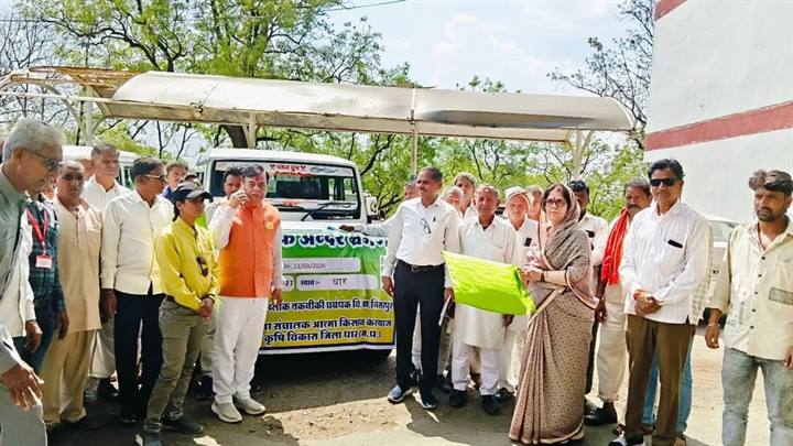 धार जिले के 39 प्रगतिशील कृषक राज्य के अन्दर भ्रमण के लिए हुए रवाना