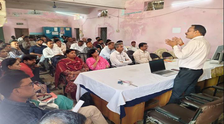 देवास: ई-विकास प्रणाली से उर्वरक बुकिंग प्रक्रिया का प्रशिक्षण दिया