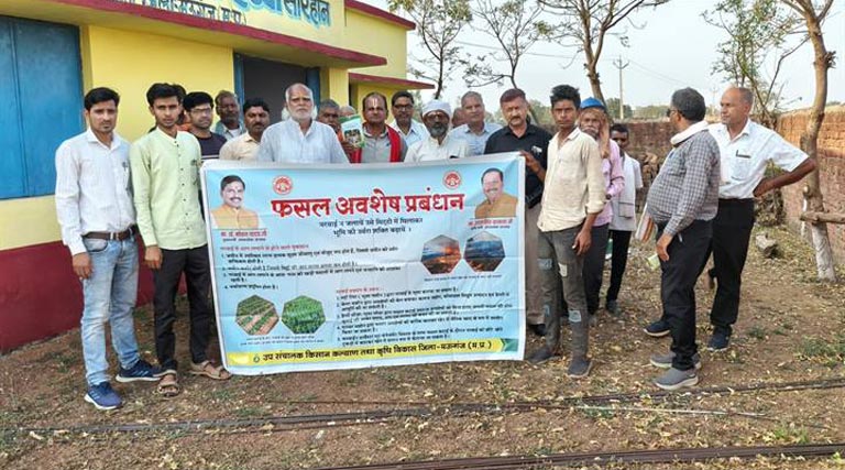 मऊगंज में नरवाई न जलाने को लेकर किसानों को जागरूक करने का प्रयास