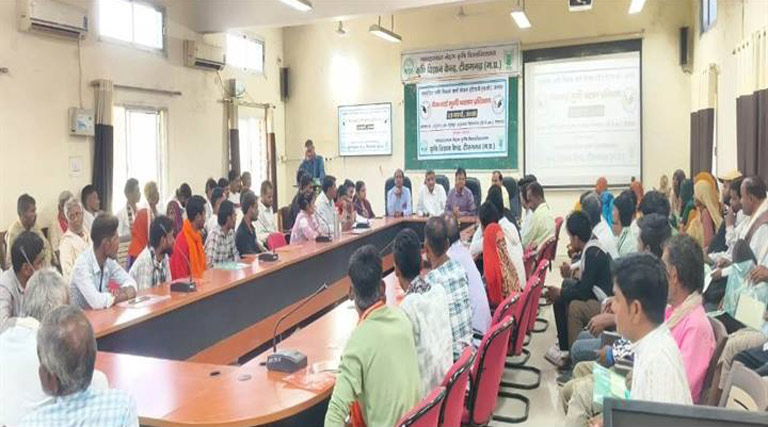 अनुसूचित जाति के किसानों का मुर्गी पालन पर विशेष प्रशिक्षण संपन्न