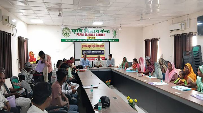 सिंगरौली के किसानों को दिया महा झींगा पालन पर ऑनलाइन प्रशिक्षण