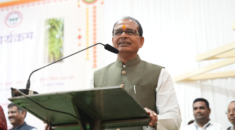 शिवराज सिंह चौहान ने जलगांव में केला किसानों से किया संवाद, 200 करोड़ के बनाना क्लस्टर को मिली मंजूरी