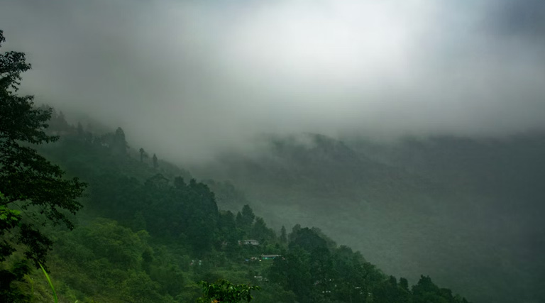 MP Weather Update: मध्यप्रदेश में बदला मौसम का मिजाज, रीवा-सागर में हल्की बारिश; रायसेन में 38°C पहुंचा तापमान  