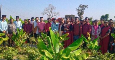 एमएसडब्ल्यू एवं बीएसडब्ल्यू के छात्रों को केले की खेती की जानकारी दी