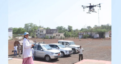 ड्रोन उड़ाकर बदली किस्मत: आगर की रीना बनीं ‘कृषि सखी’, ड्रोन सेवा से बढ़ी आमदनी