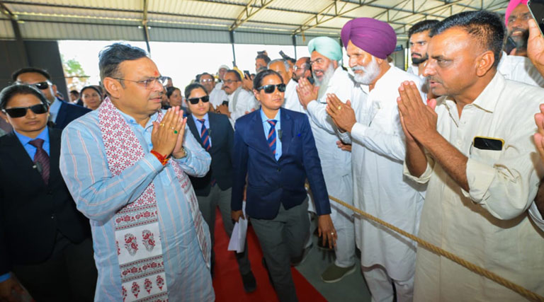 सीएम भजनलाल ने हनुमानगढ़ में किसानों से किया संवाद, गेहूं की एमएसपी बोनस और सिंचाई परियोजनाओं पर की चर्चा  