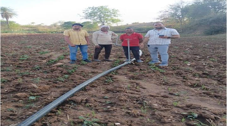 झाबुआ के किसान ने अपनाई आधुनिक खेती: इस सिंचाई तकनीक से फसल उत्पादन में भारी वृद्धि, अब कमा रहे लाखों