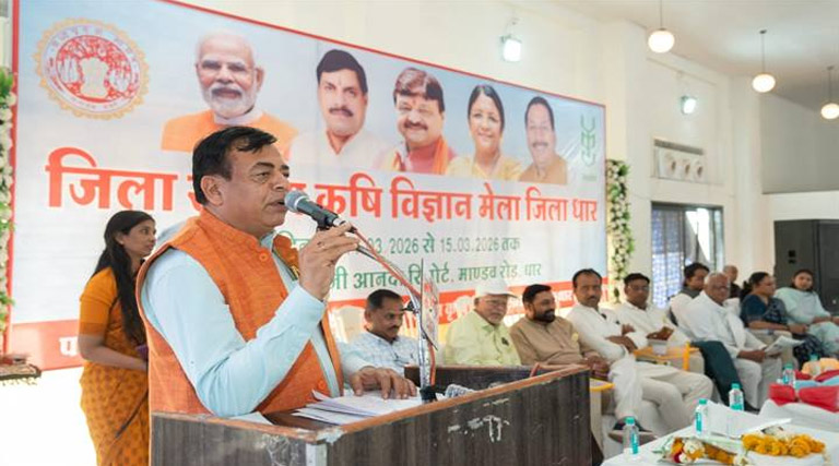 धार में कृषि विज्ञान मेले का शुभारंभ, किसानों को आधुनिक खेती, नरवाई प्रबंधन की जानकारी दी जा रही