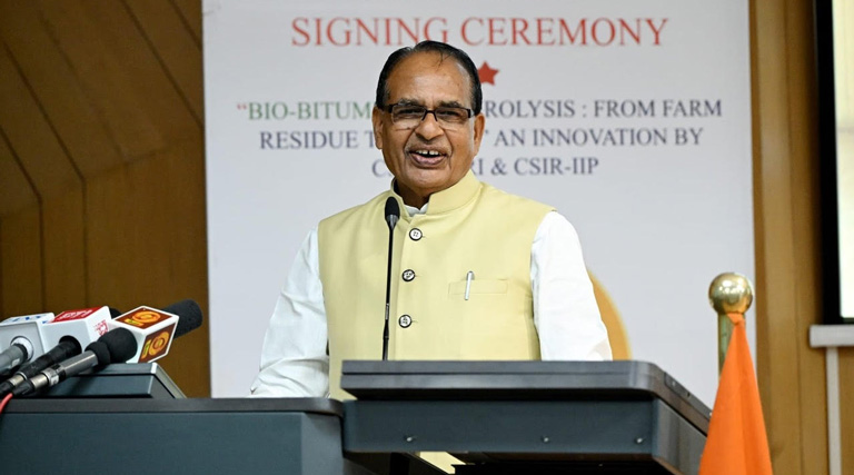 बायो-बिटुमेन से सड़क निर्माण की ऐतिहासिक पहल: पराली बनेगी किसानों की आय का नया स्रोत – शिवराज सिंह चौहान