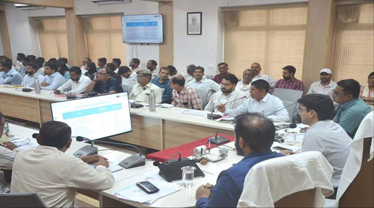 योजनाओं का व्यापक प्रचार-प्रसार किया जाए - कलेक्टर बुरहानपुर