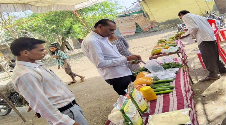 बुरहानपुर के प्राकृतिक हाट बाजार में हुई सुरक्षित उत्पादों की बिक्री