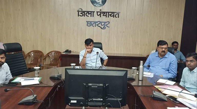 छतरपुर में नरवाई जलाने वालों पर लगाई पेनल्टी