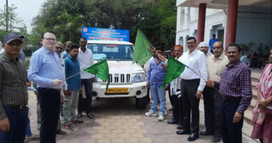 देवास में नरवाई प्रबंधन हेतु जागरूकता रथ को दिखाई हरी झंडी