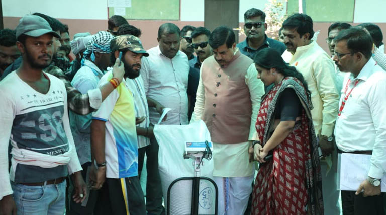 मोहन यादव का औचक दौरा: अचानक पहुंचे कतरगांव गेहूं उपार्जन केंद्र, किसानों से लिया फीडबैक  