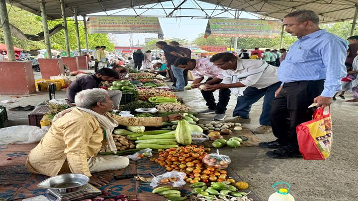 जबलपुर में जैविक हाट: गुणवत्तापूर्ण उत्पादों ने जीता उपभोक्ताओं का भरोसा